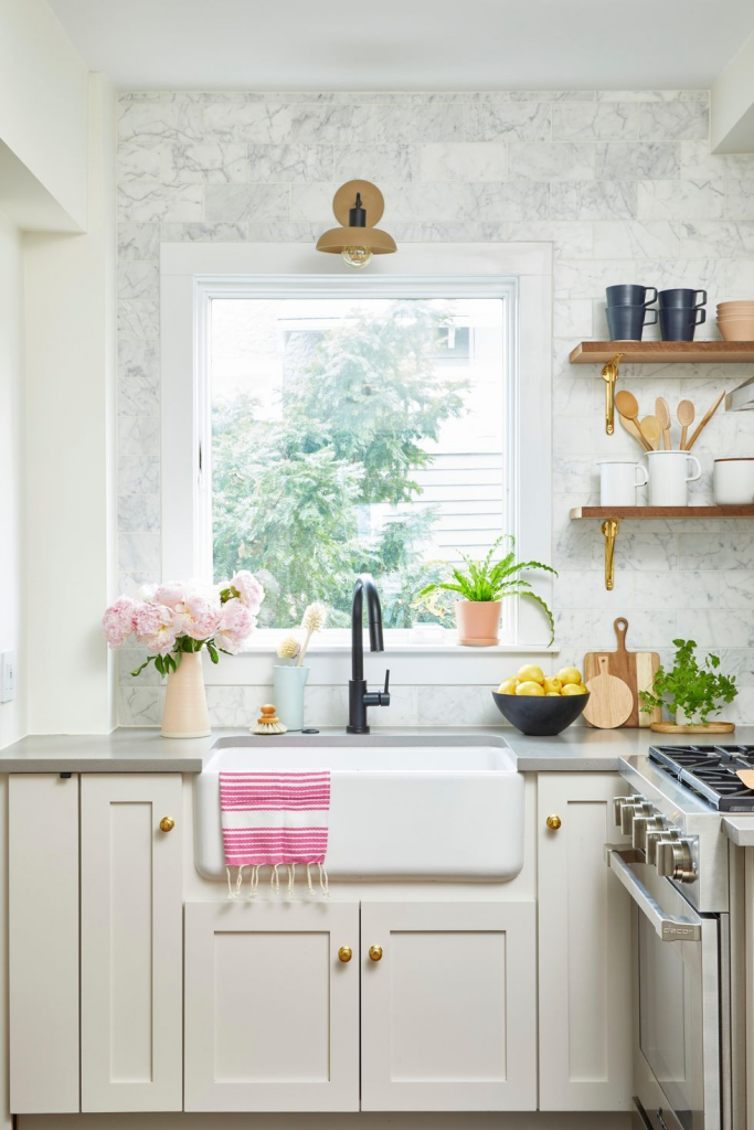 Stylish Small Kitchens, extend the backsplash up to the ceiling