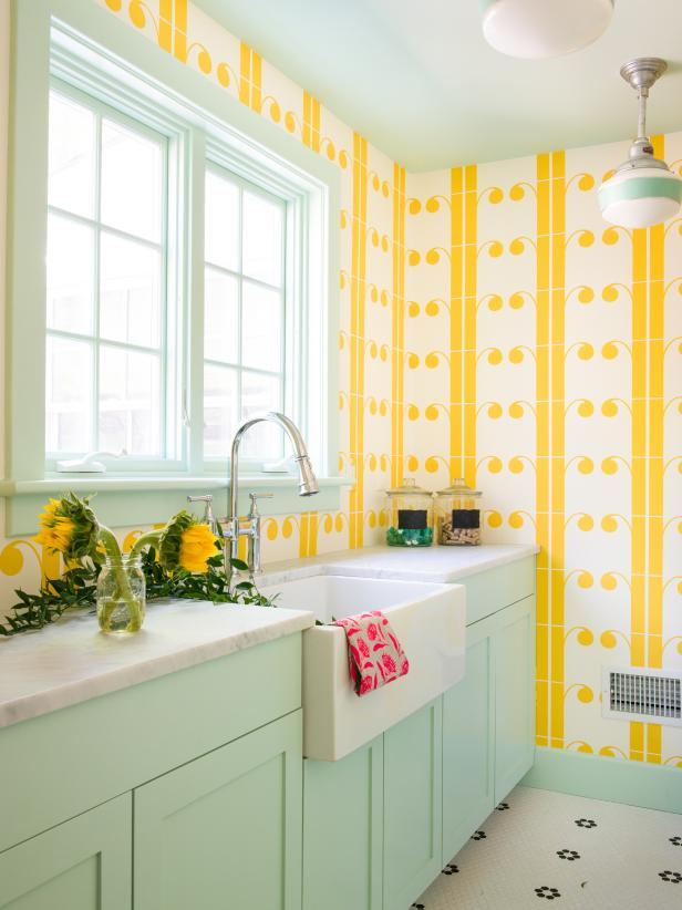 Laundry Room Makeover Idea, have fun with colors and patterns

Image Source: HGTV – D2 Interieurs, Jane Beiles