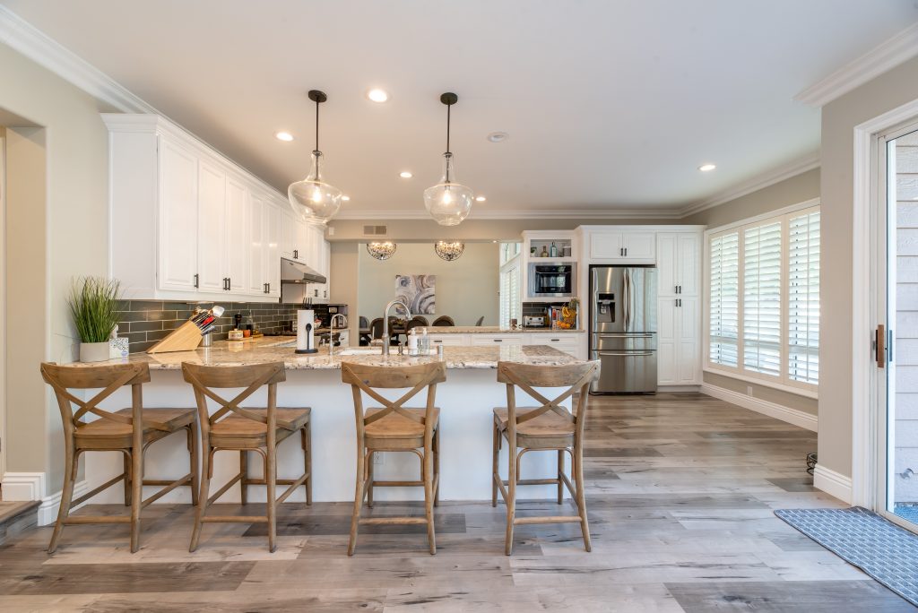 Coastal style kitchen with an essence of beachy, laid-back living.
Source: Source - pexels.com/photo/four-brown-wooden-chairs-2635038