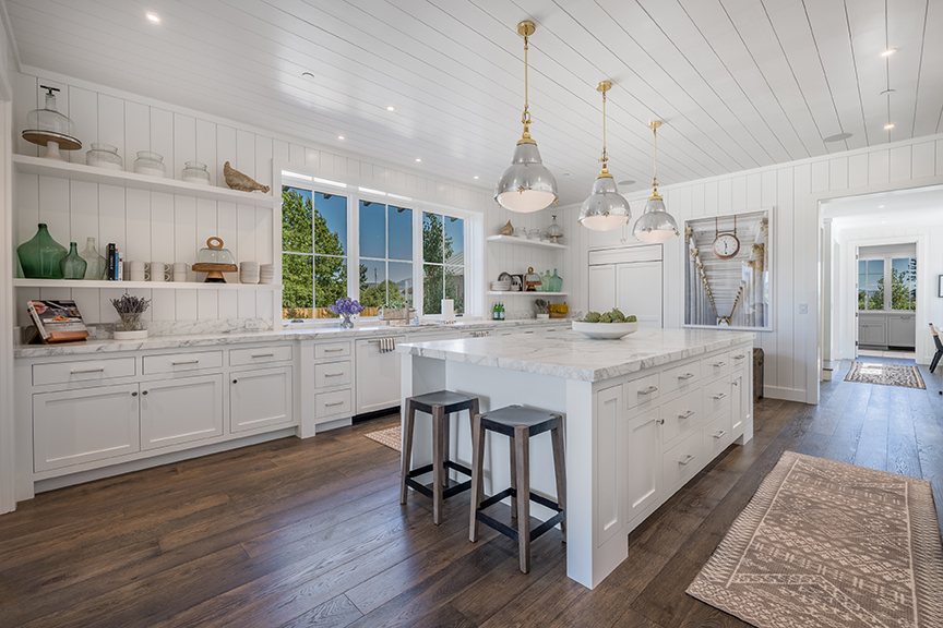Farmhouse Style kitchen, sophisticated and sleek.
Source: Oakridge Cabinets