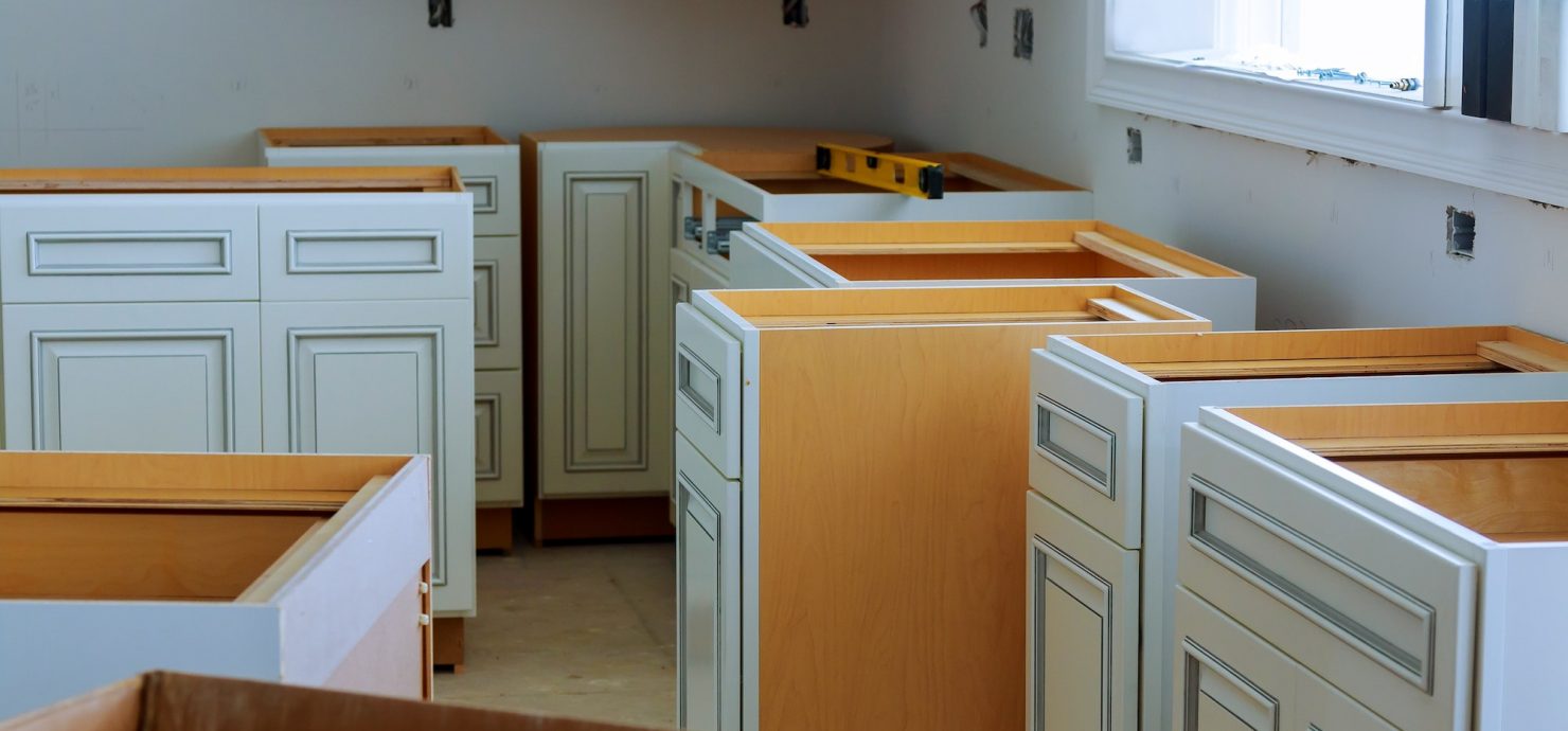 Installation of kitchen cabinets the drawer in cabinet.