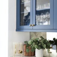 Kitchen cabinet with kitchenwares