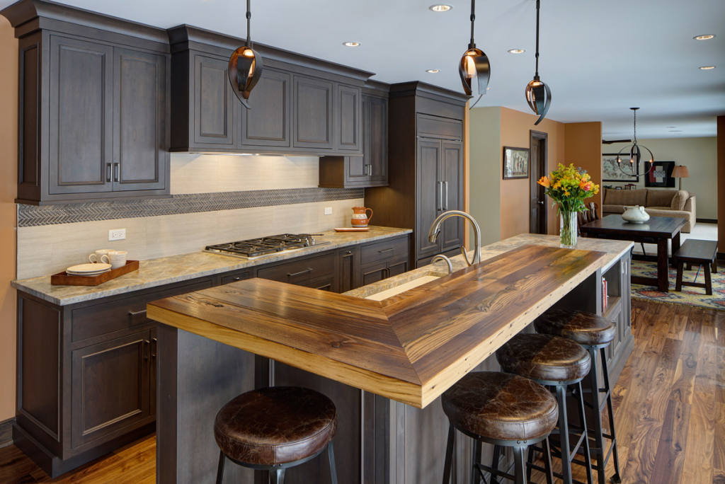 reclaimed wood bar top
source: Design by Alicia Saso, AKBD, of Drury Design Kitchen & Bath Studio