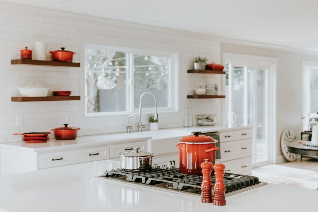 open shelf kitchen